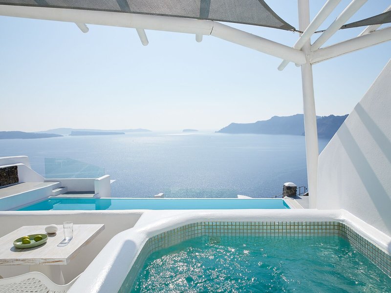 La Perla Villas & Suites 22