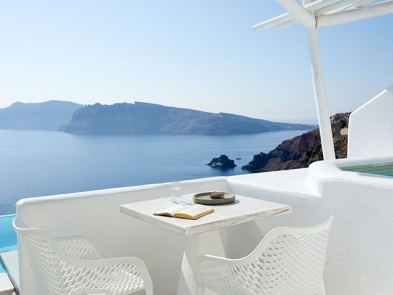 La Perla Villas & Suites 31