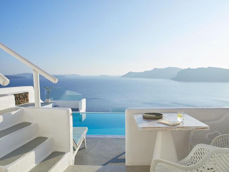 La Perla Villas & Suites 35