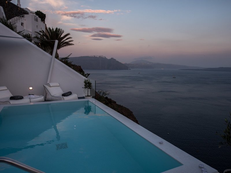 La Perla Villas & Suites 10