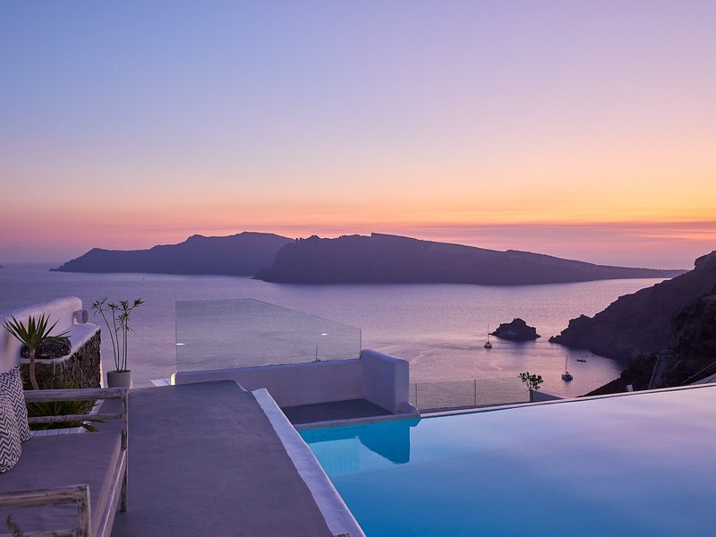 La Perla Villas & Suites 11