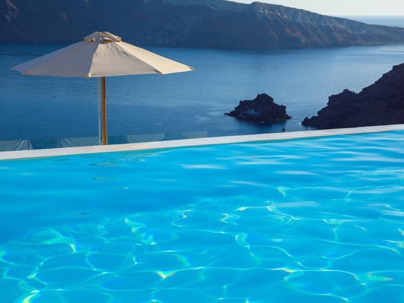 La Perla Villas & Suites 13