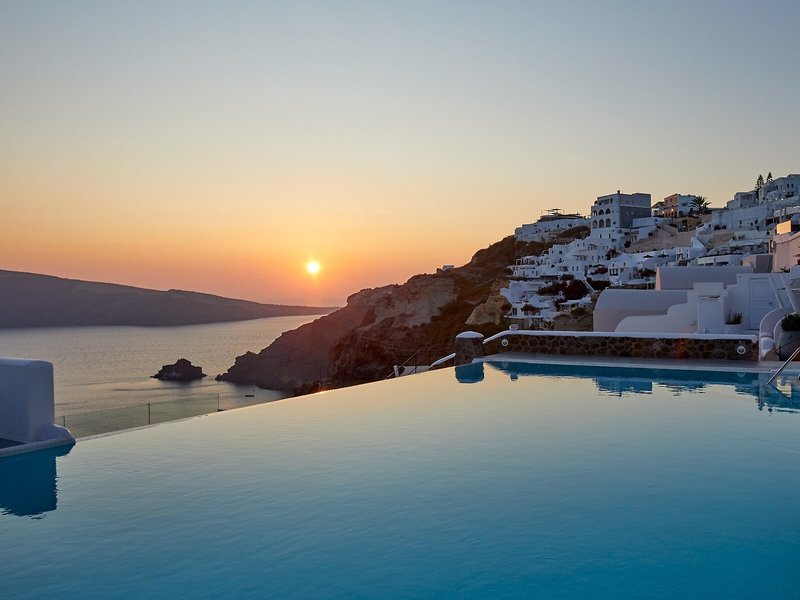 La Perla Villas & Suites 14