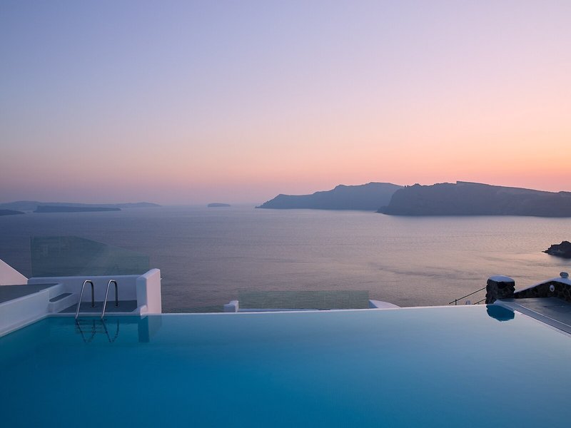 La Perla Villas & Suites 17