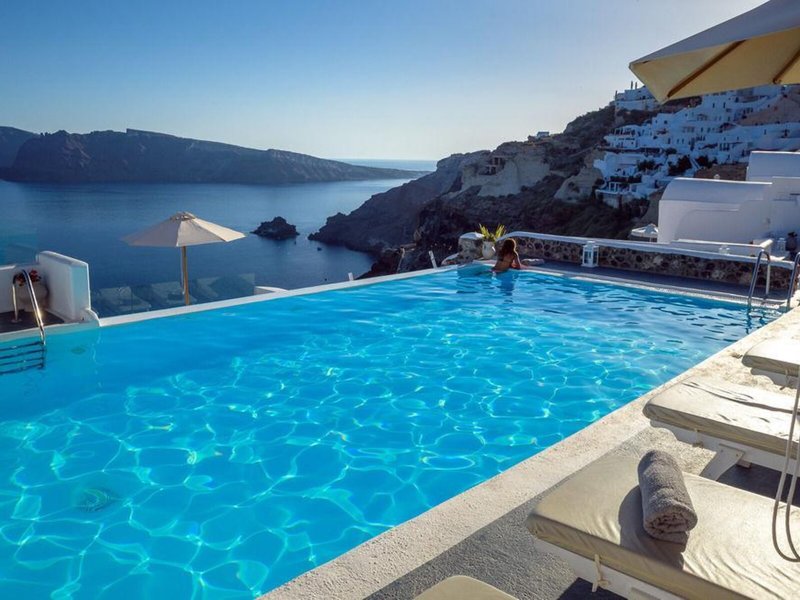 La Perla Villas & Suites 18