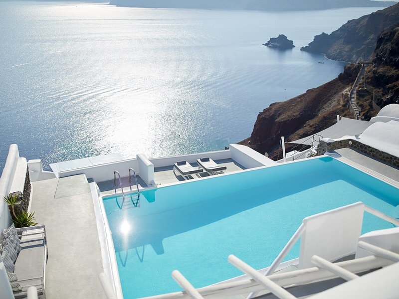 La Perla Villas & Suites 21