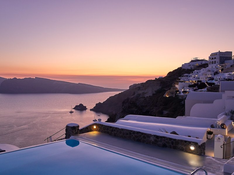 La Perla Villas & Suites 25