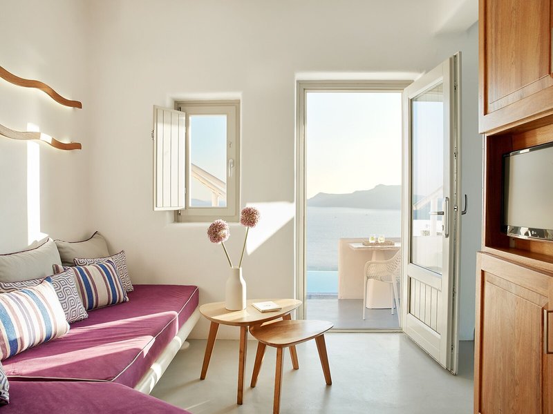 La Perla Villas & Suites 40