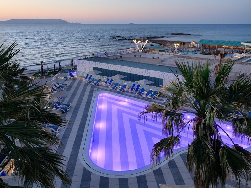 Arina Beach 30