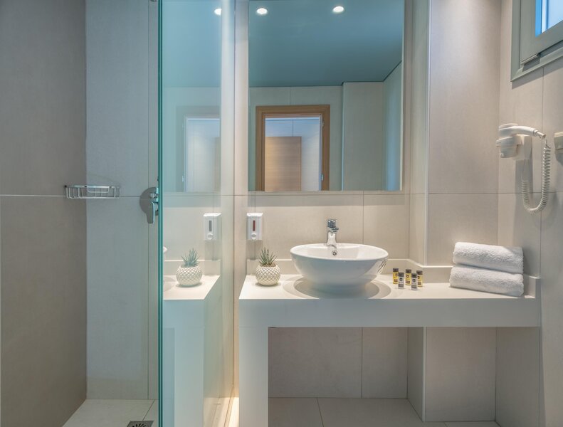 Arina Beach Hotel & Bungalows 92 - Bathroom Example