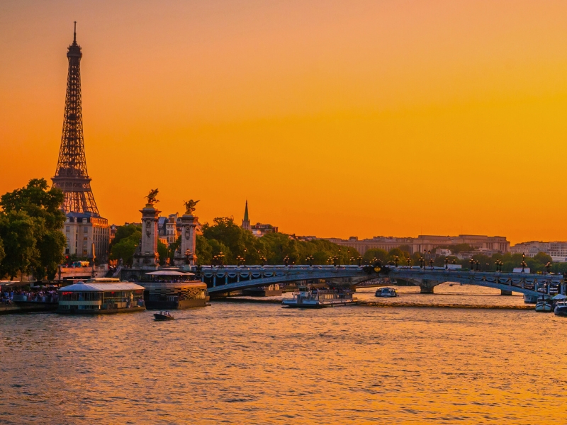 Potulky Parížom - let