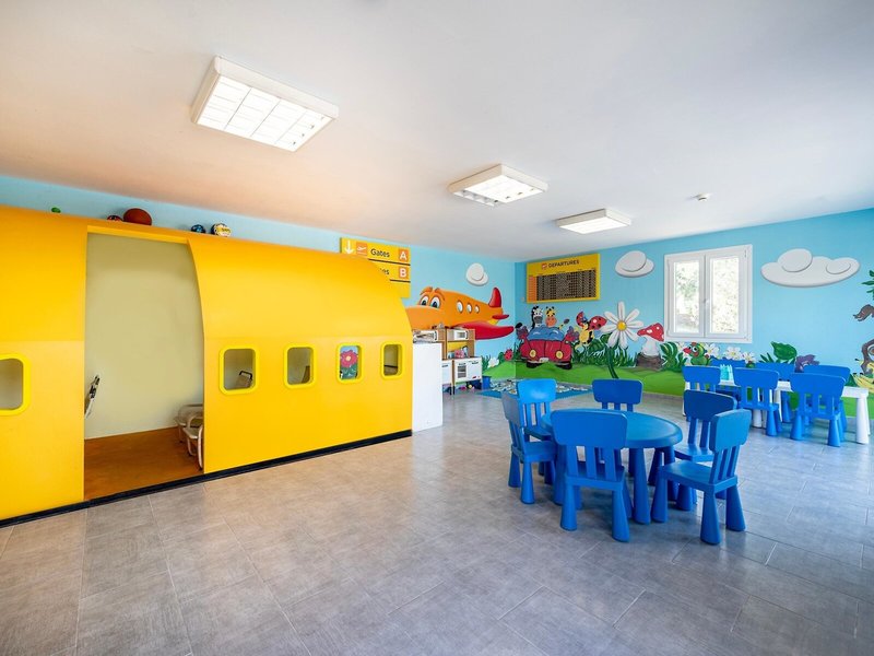 Aristoteles Holiday Resort & Spa 12
