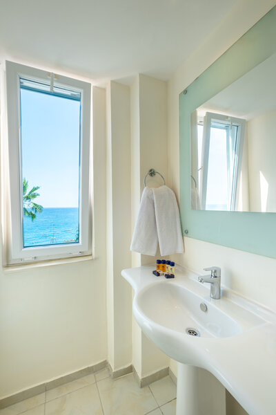 Viking Beach Hotel & Spa 9