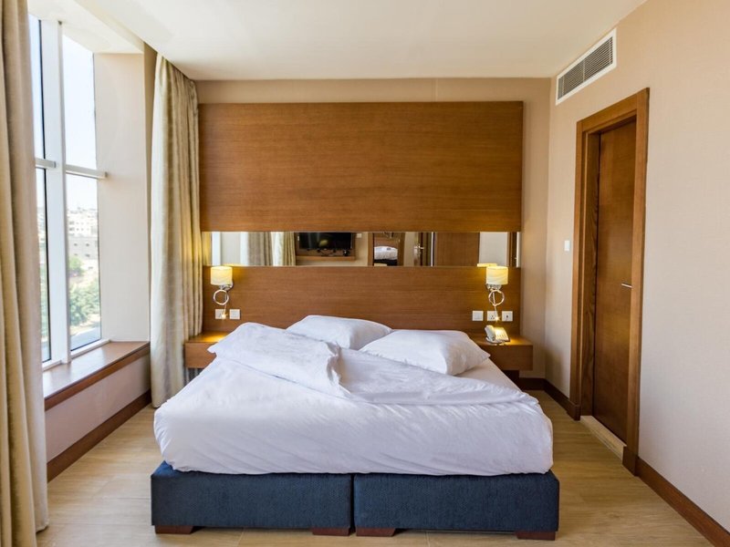 7th Star Hotel Suites 13