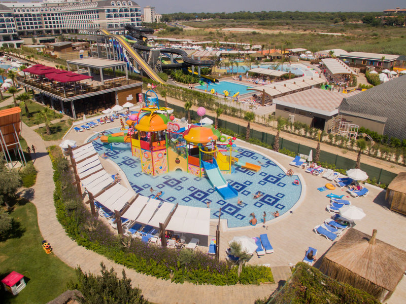Saturn Palace Resort 8
