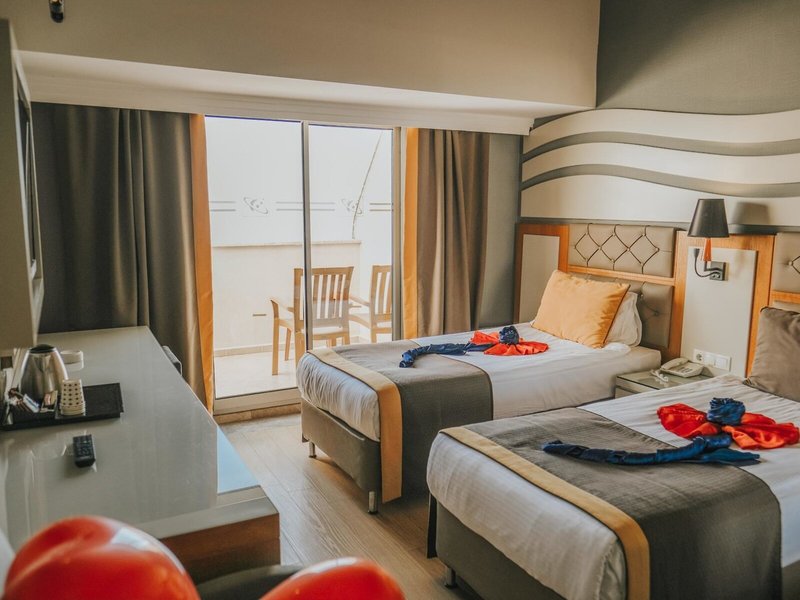 Saturn Palace Resort 32