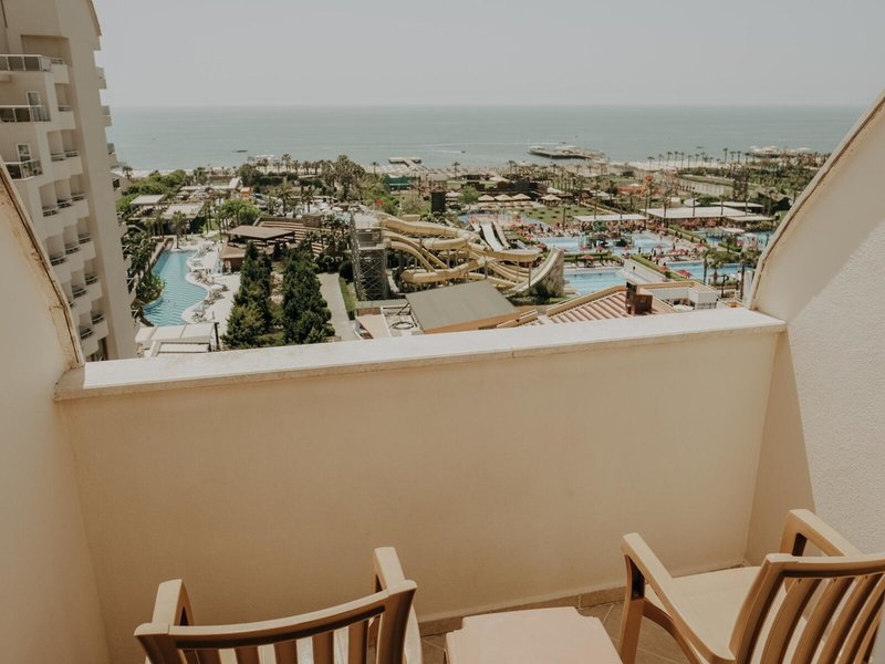 Saturn Palace Resort 35