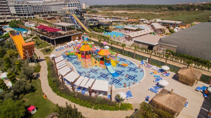 Saturn Palace Resort 11