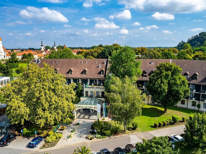 Romantik Hotel im Park 2
