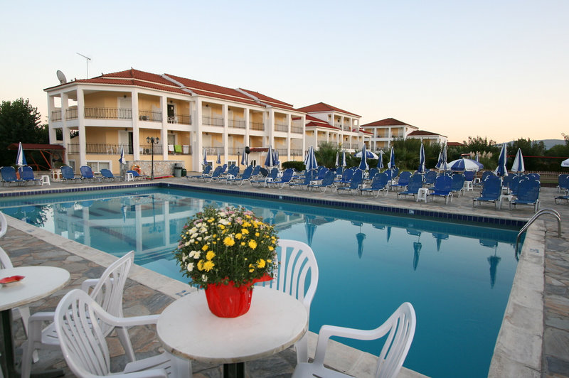 Village Inn Studios & Family Apartments 2