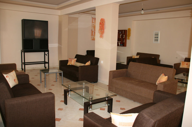 Village Inn Studios & Family Apartments 3