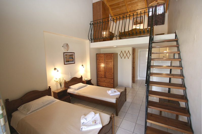 Village Inn Studios & Family Apartments 5