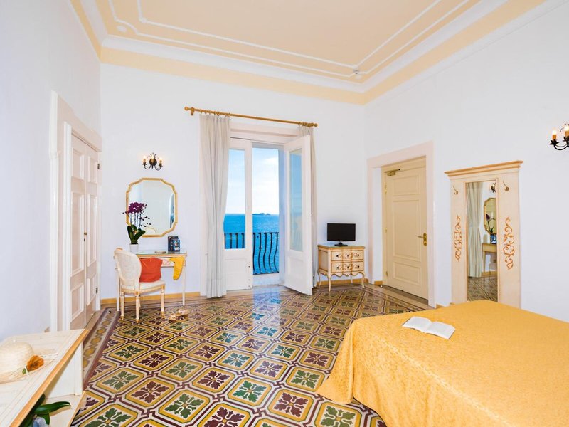 California 21 - Room Example