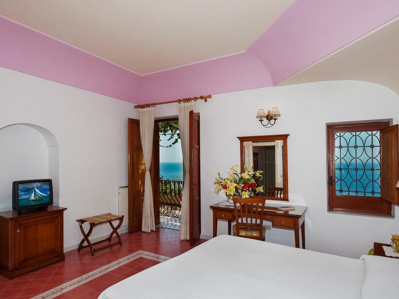 California 22 - Room Example