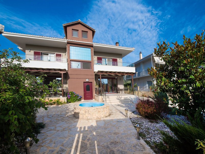 Christina Studios & Apartments 3