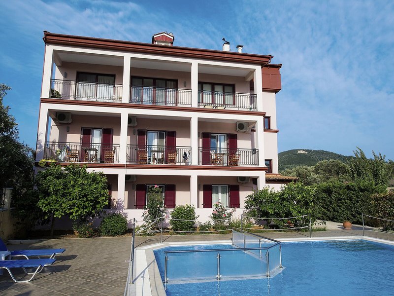 Christina Studios & Apartments 5