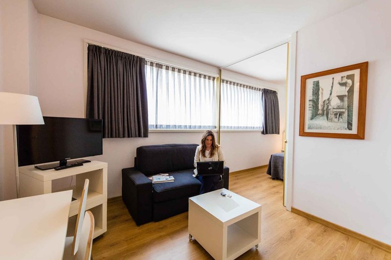Aparthotel Atenea Barcelona 13