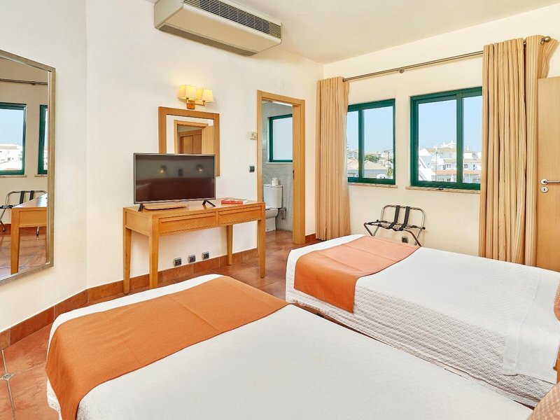 Oceanus Aparthotel 36