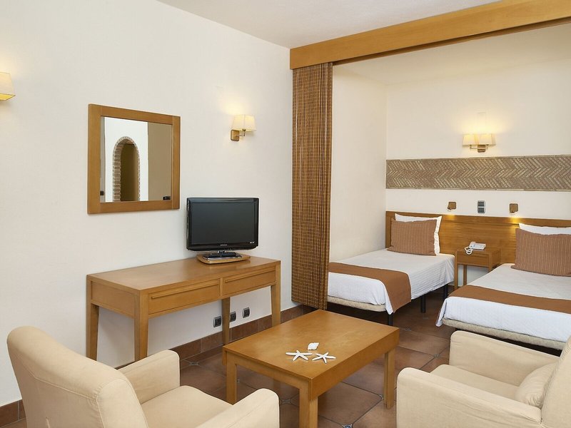 Oceanus Aparthotel 37