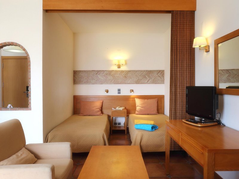 Oceanus Aparthotel 40