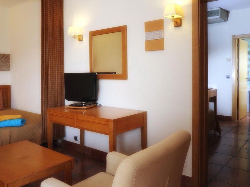 Oceanus Aparthotel 42