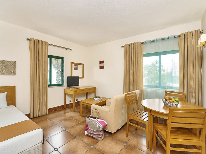 Oceanus Aparthotel 43