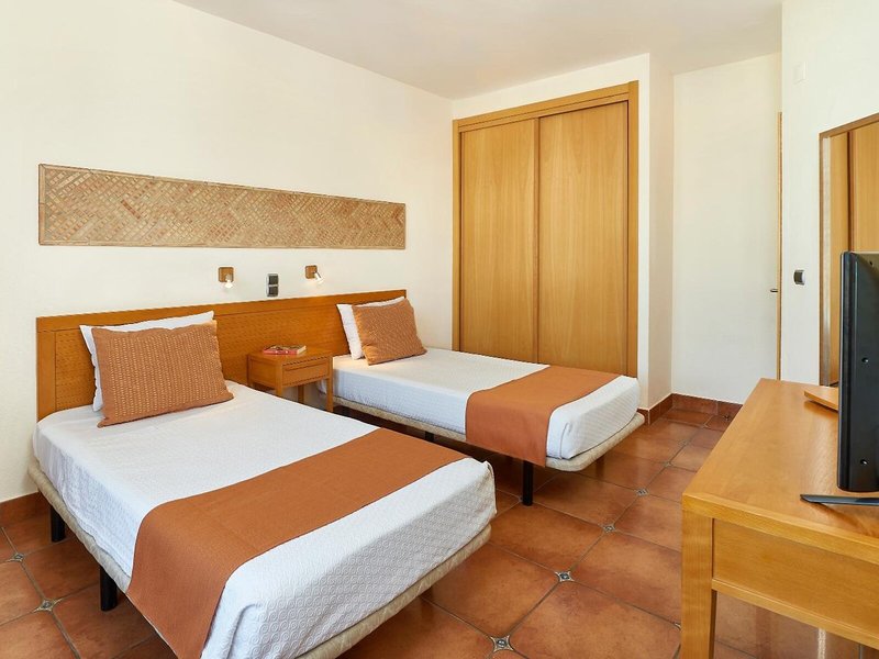 Oceanus Aparthotel 44