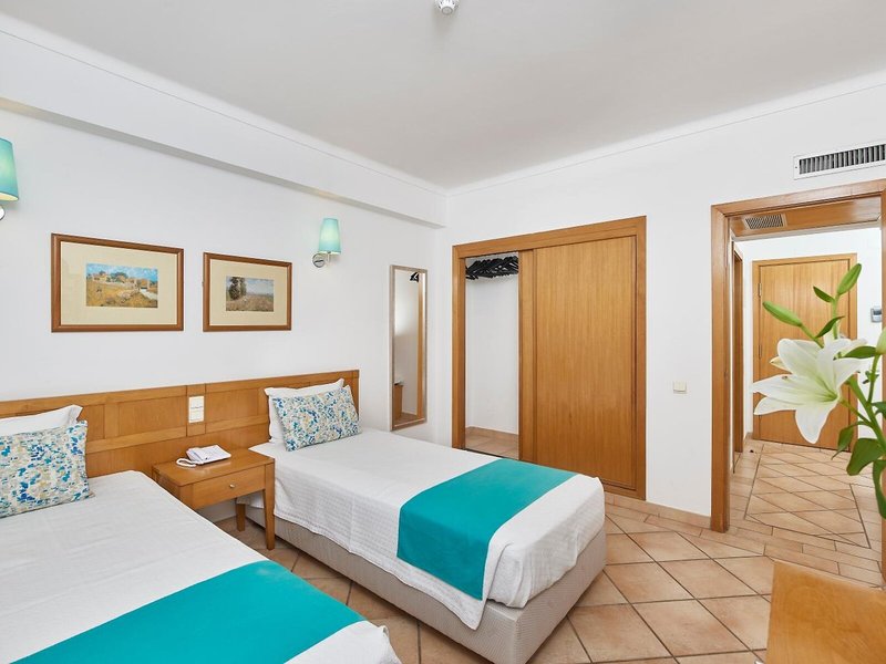 Oceanus Aparthotel 45