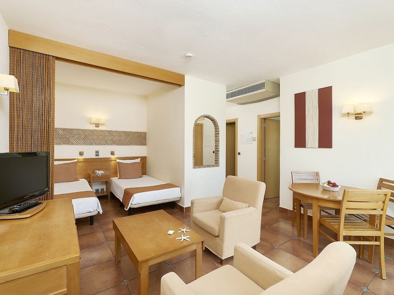 Oceanus Aparthotel 47
