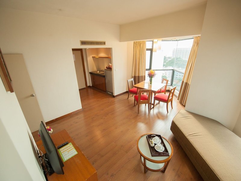 The Seasons Pattaya 38