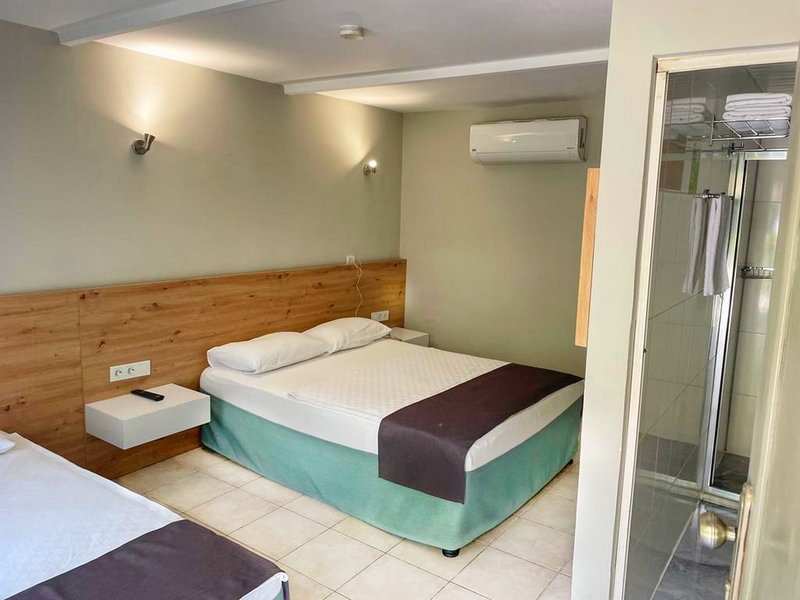 Leda Beach Hotel 7