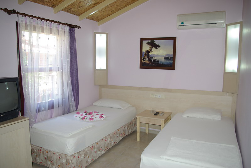 Leda Beach Hotel 9