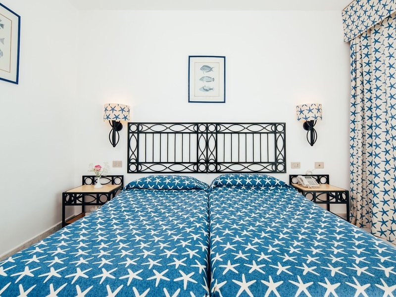 Domina Coral Bay Aquamarine 18