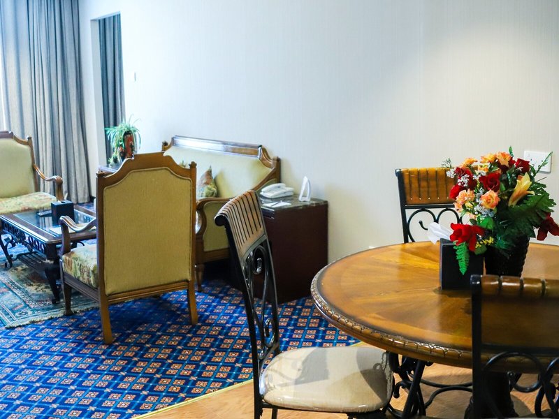 Ramee Guestline Hotel Qurum 12