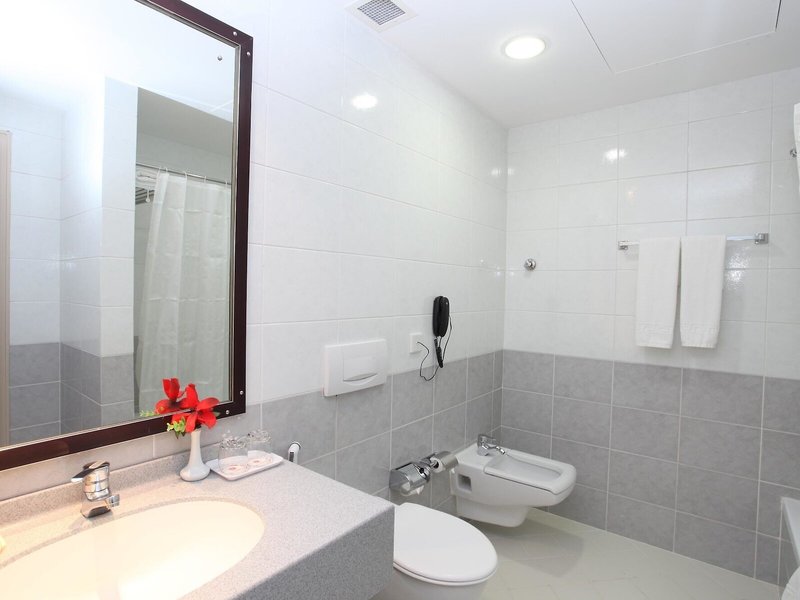 Ramee Guestline Hotel Qurum 39