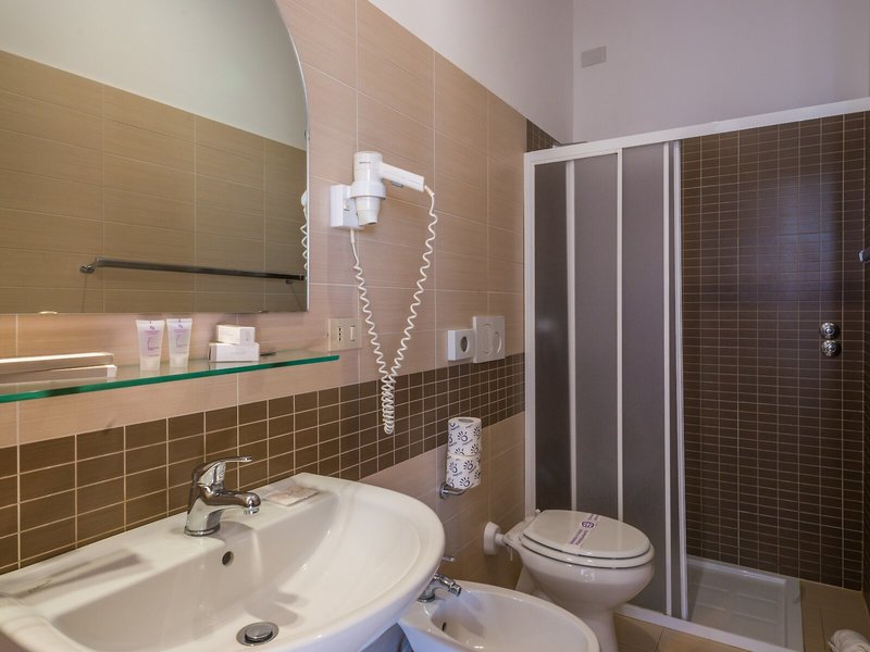 Elios 35 - Bathroom Example
