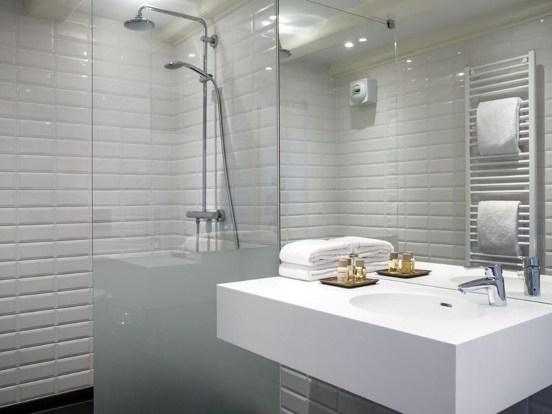 Max Brown Hotel Canal District 22 - Bathroom Example