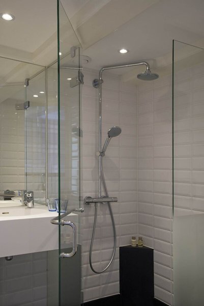 Max Brown Hotel Canal District 24 - Bathroom Example