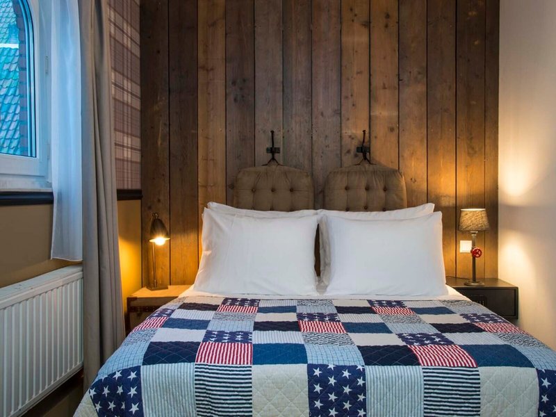 Max Brown Hotel Canal District 28 - Room Example