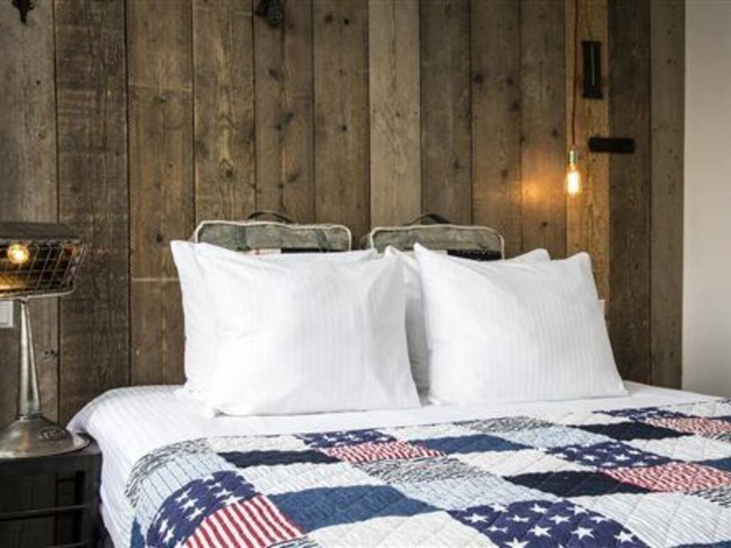 Max Brown Hotel Canal District 31 - Room Example